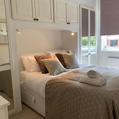 4 The Courtyard Central Windsor 2Br Екстериор снимка