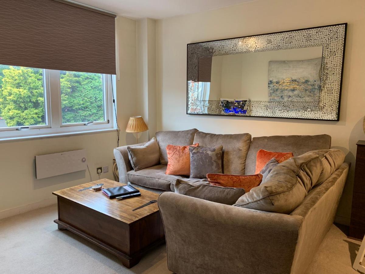 4 The Courtyard Central Windsor 2Br Екстериор снимка