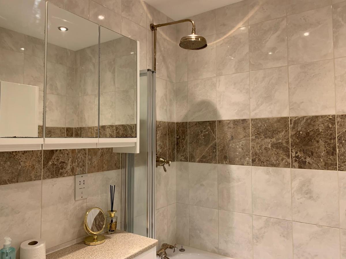 4 The Courtyard Central Windsor 2Br Екстериор снимка