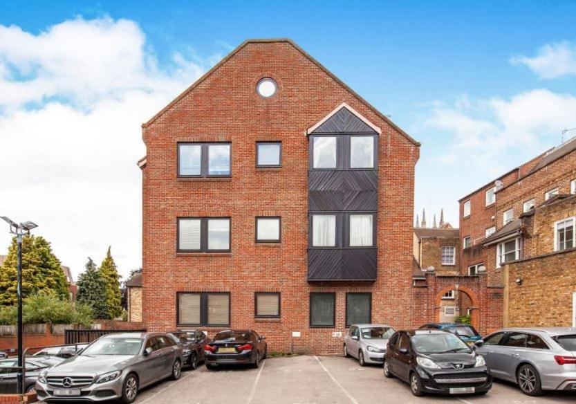 4 The Courtyard Central Windsor 2Br Екстериор снимка